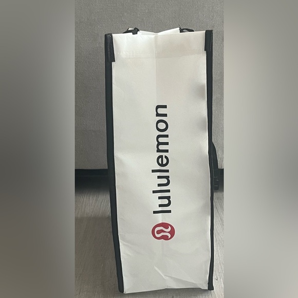 Lululemon Limited Edition White & Black Large Tote Bag - Picture 8 of 12